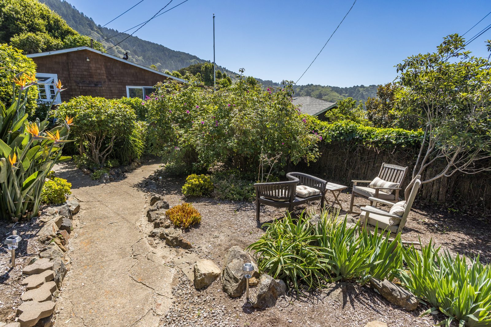 Garden seating nook with mountain view